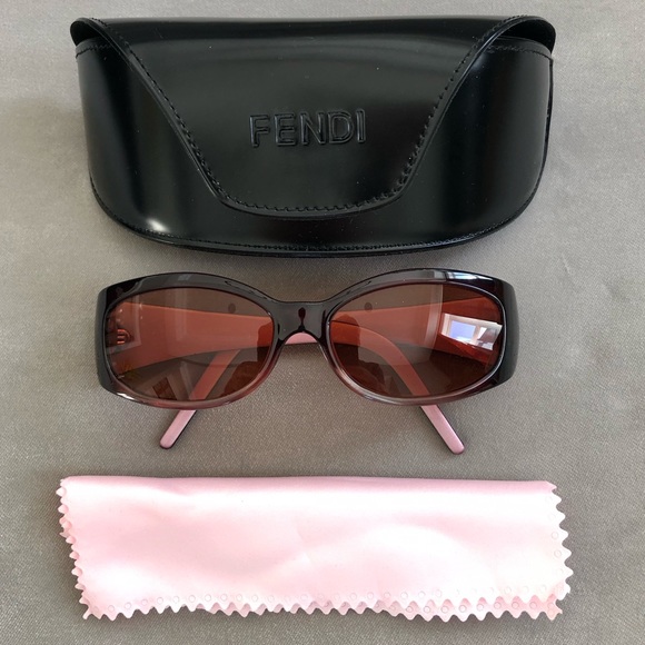 Fendi FS301 540 54/15 130 “Cold Insert” Sunglasses in beautiful condition. - Picture 10 of 12